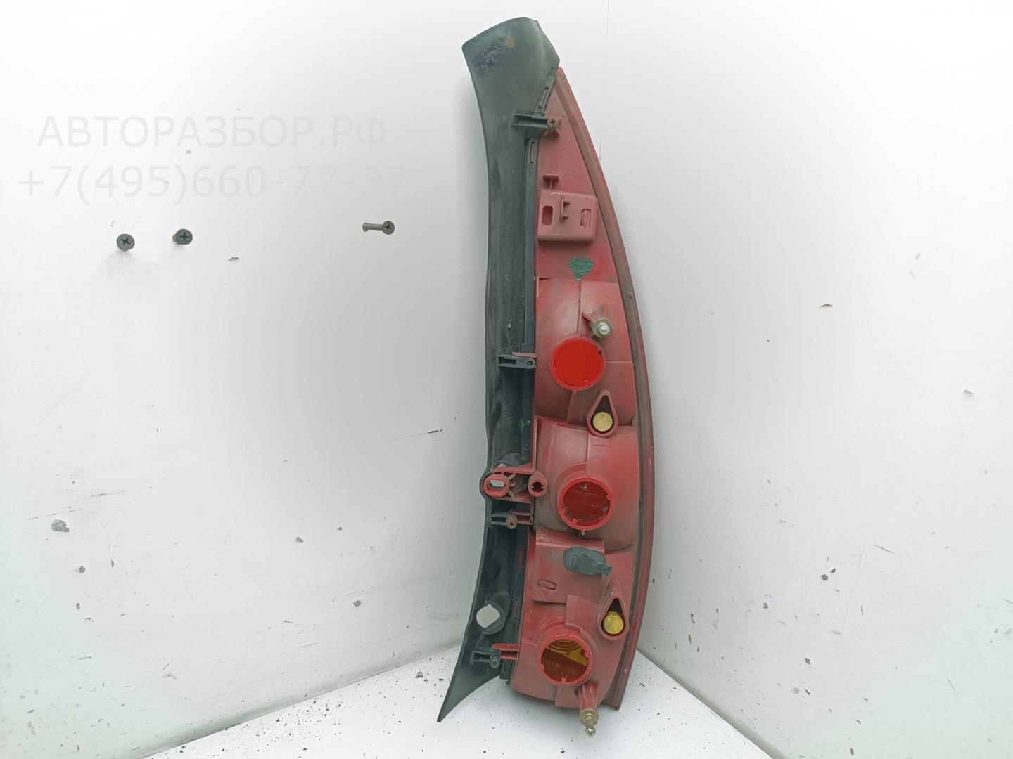 Фонарь задний правый