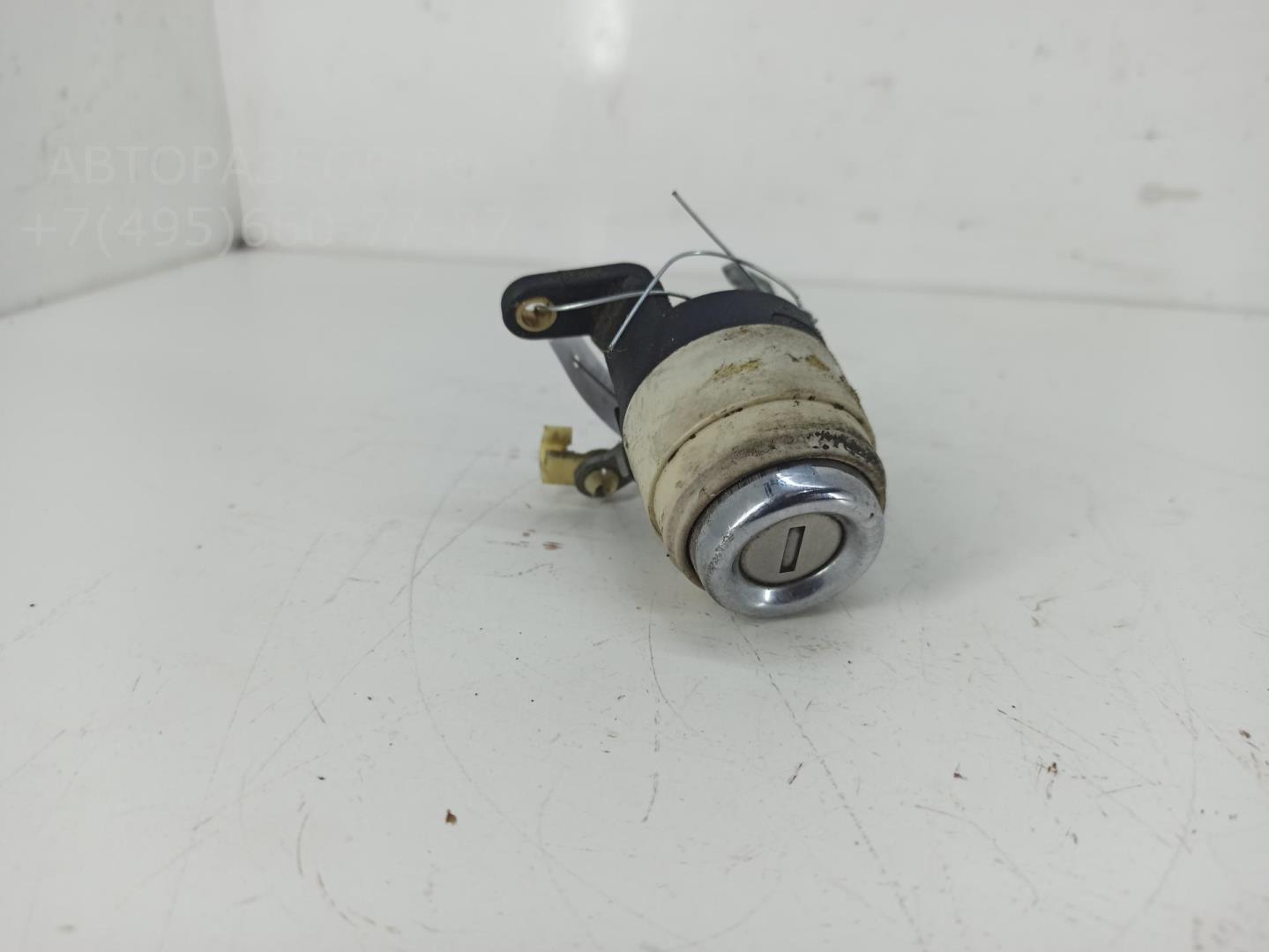 Кнопка открывания багажника