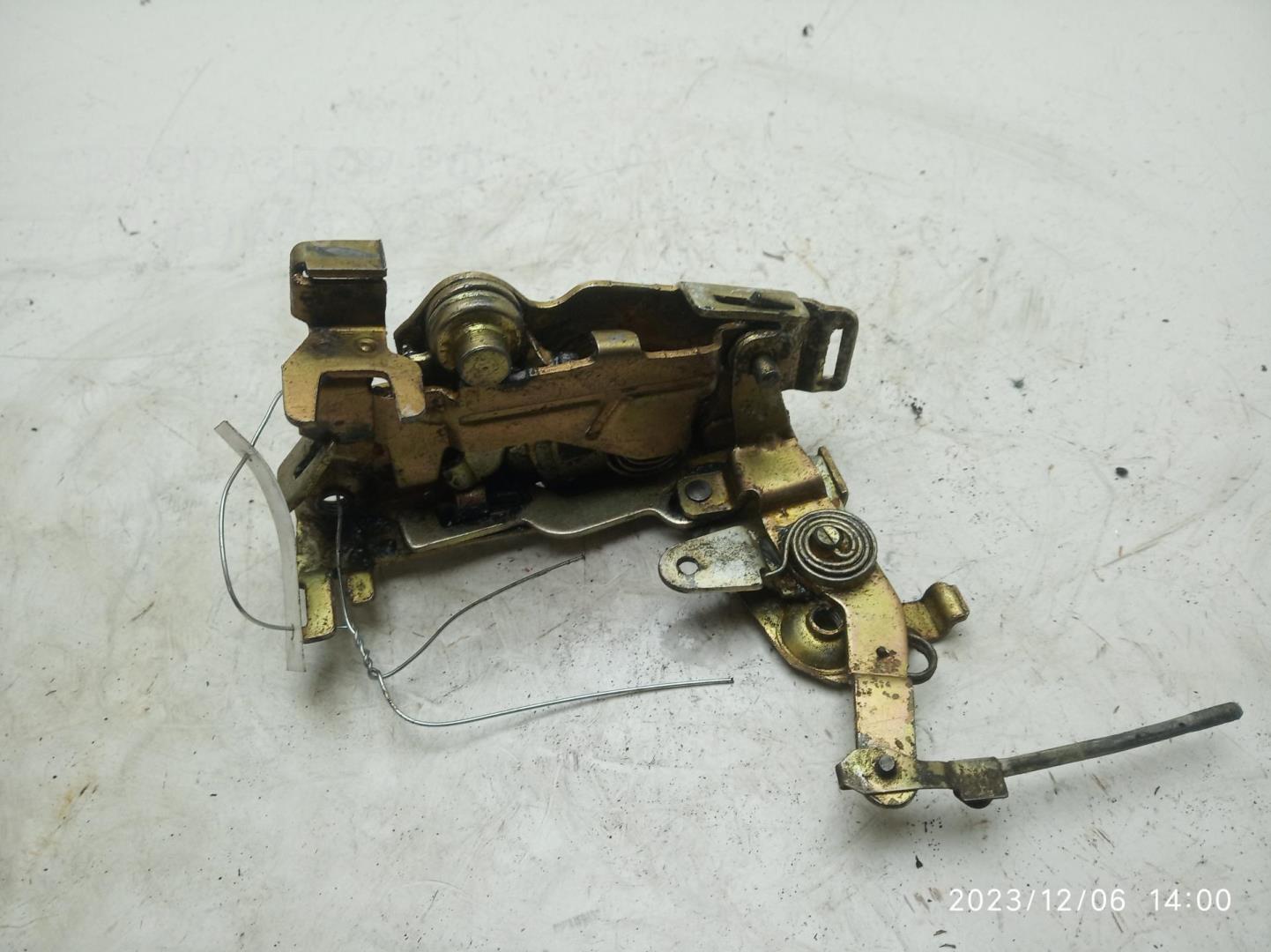 Замок двери задней правой