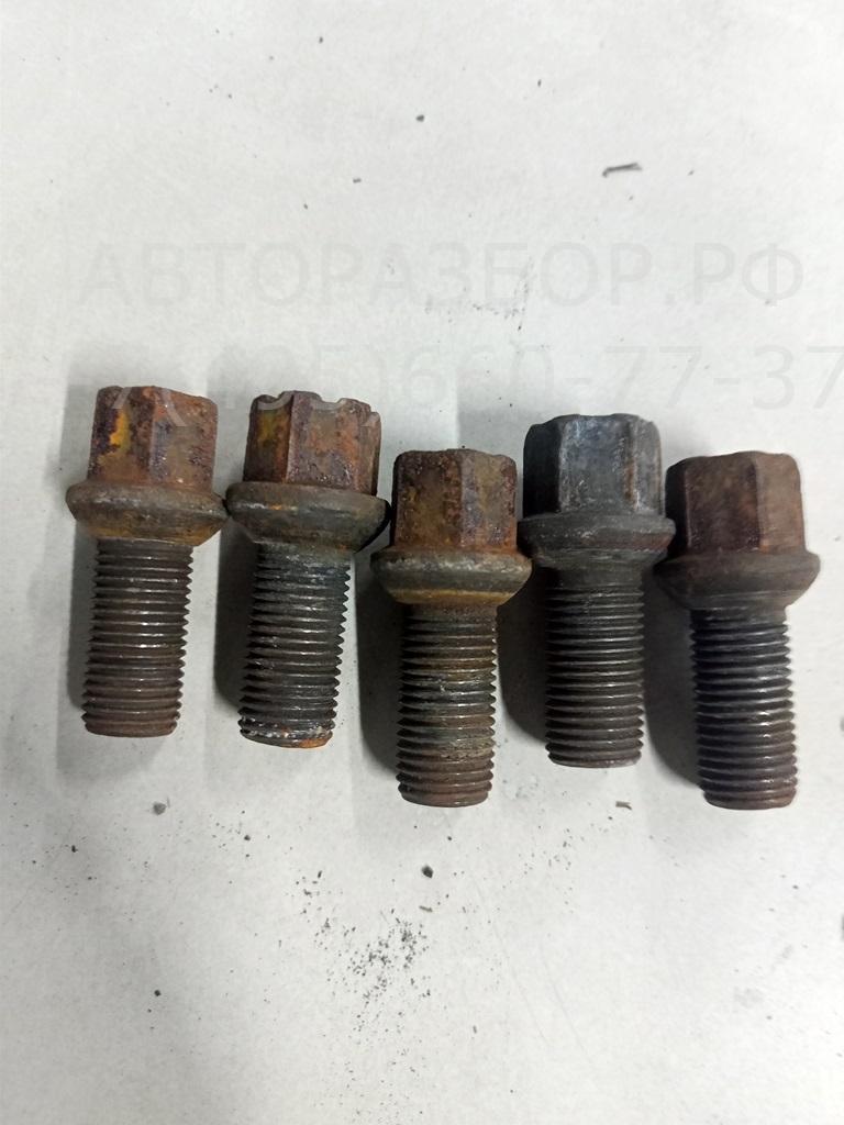 Болт колесный