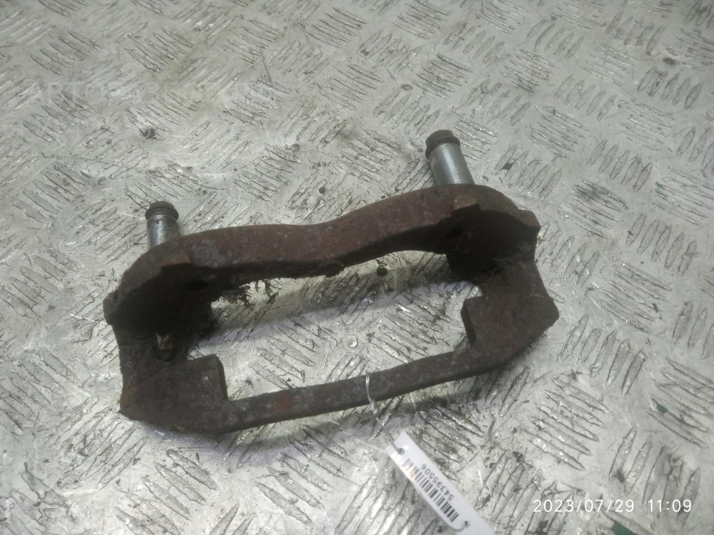 Скоба суппорта переднего