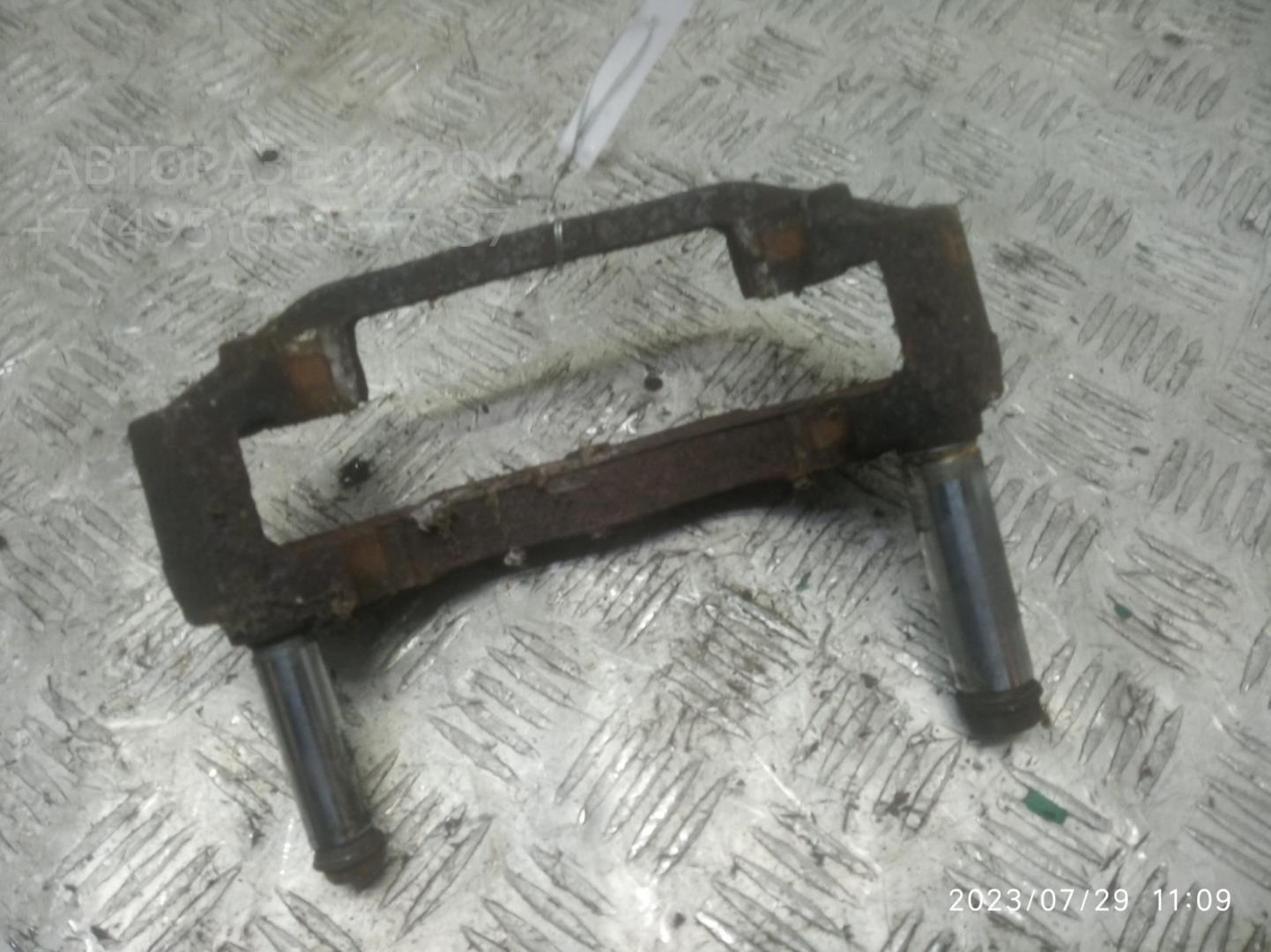 Скоба суппорта переднего