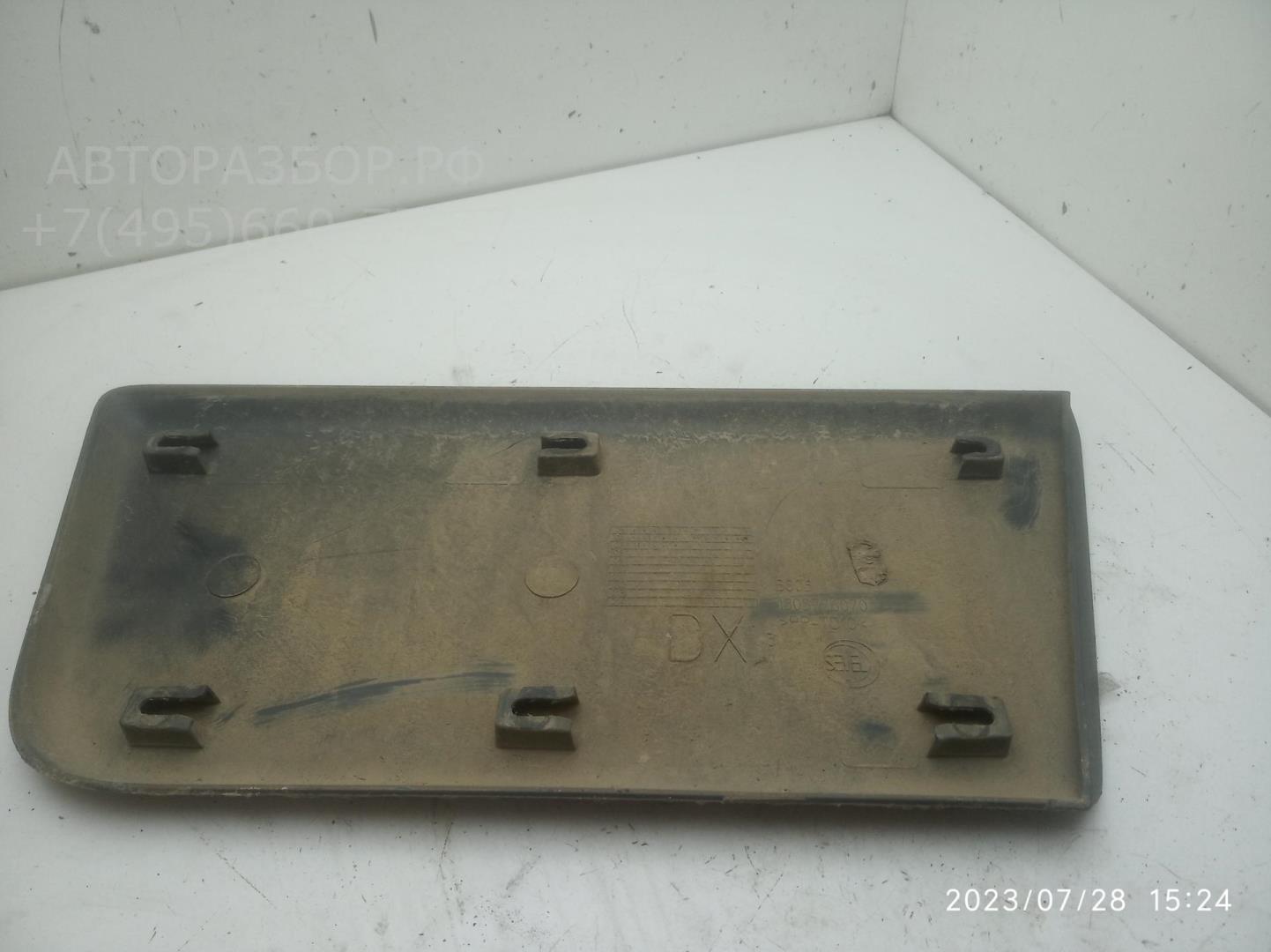 Накладка двери передней правой