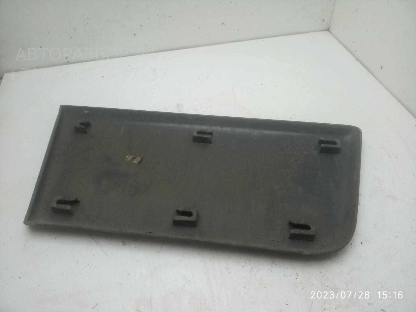 Молдинг двери передней левой