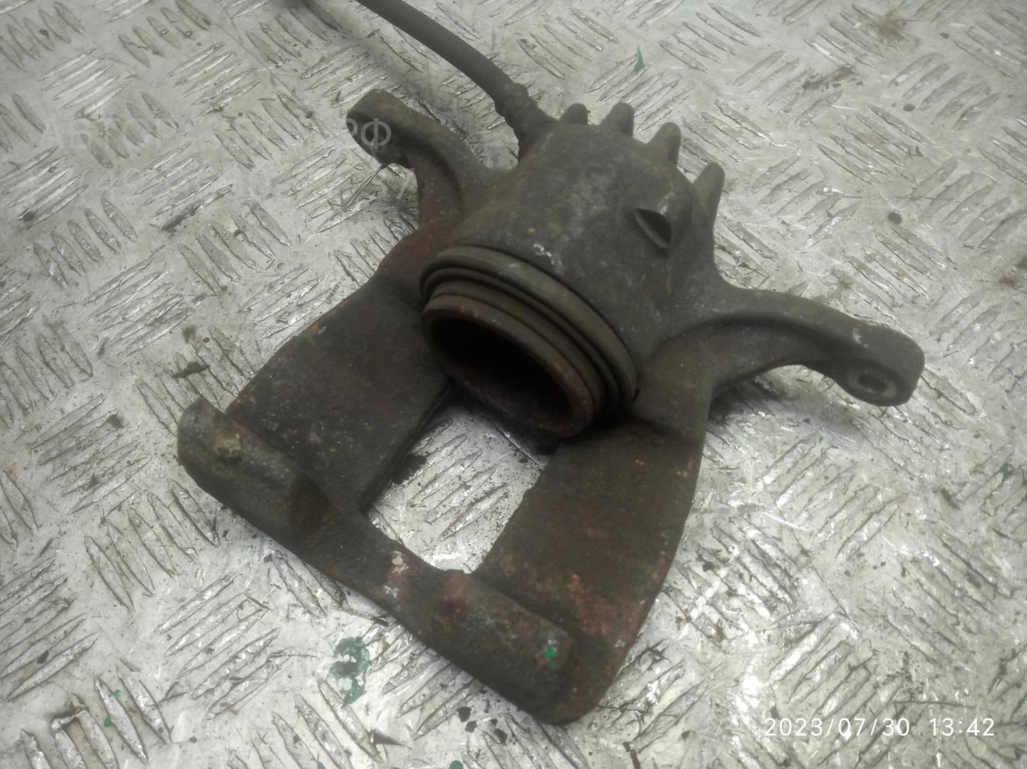 Суппорт передний левый