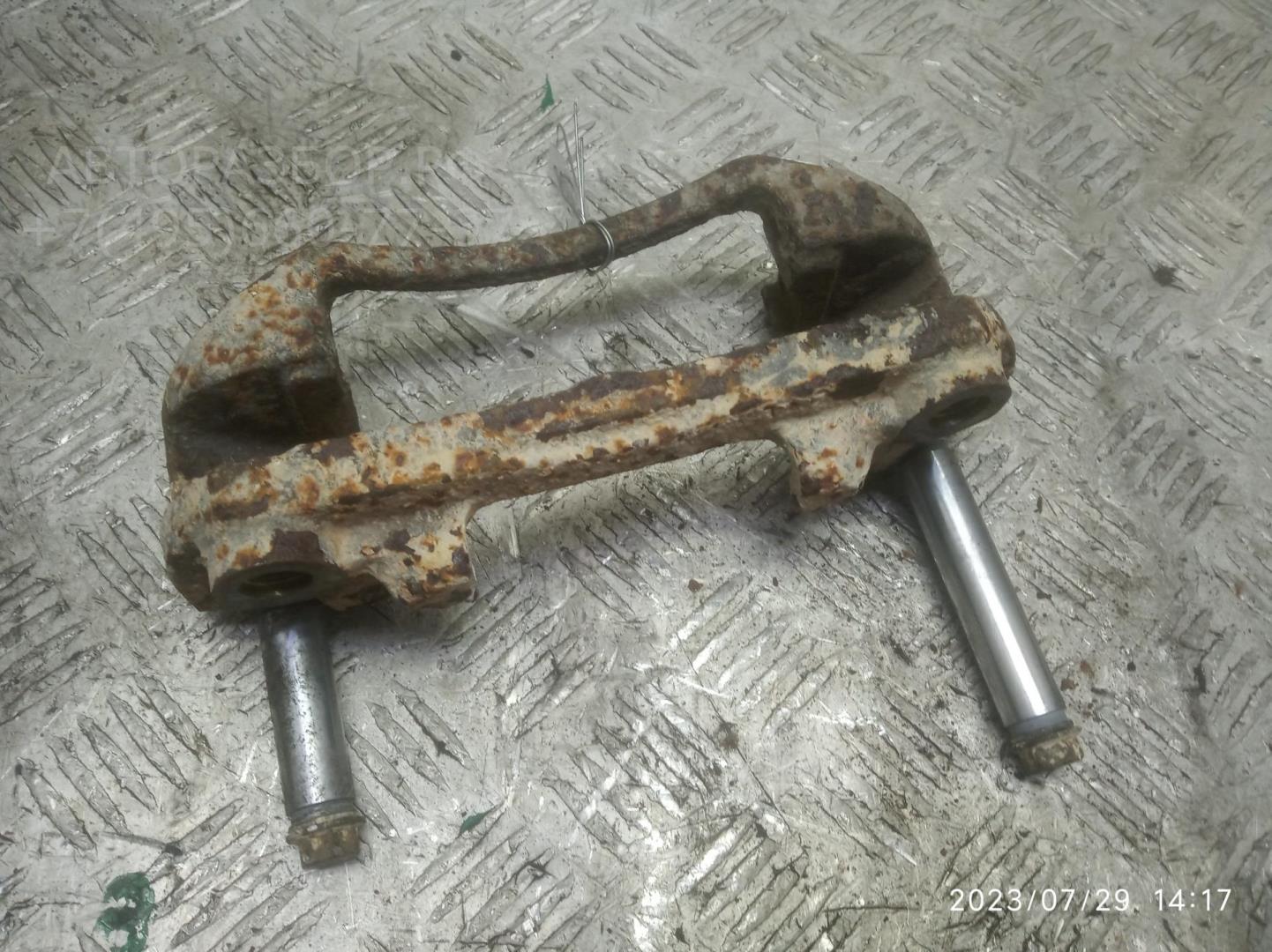 Скоба суппорта переднего