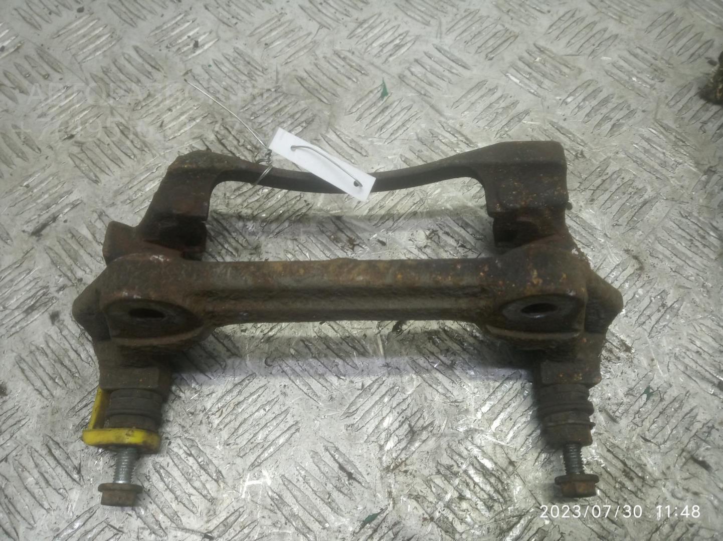 Скоба суппорта переднего