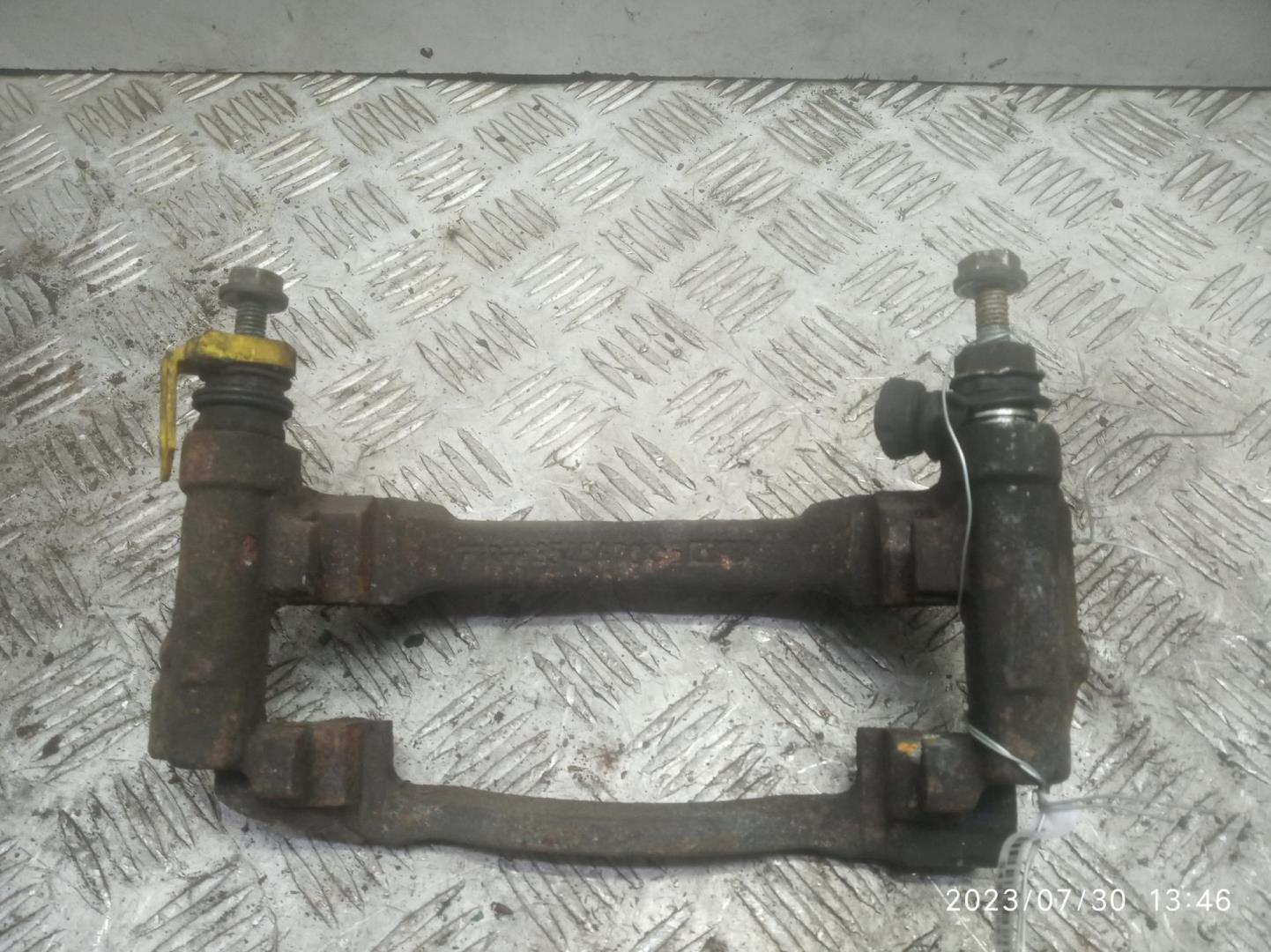 Скоба суппорта переднего