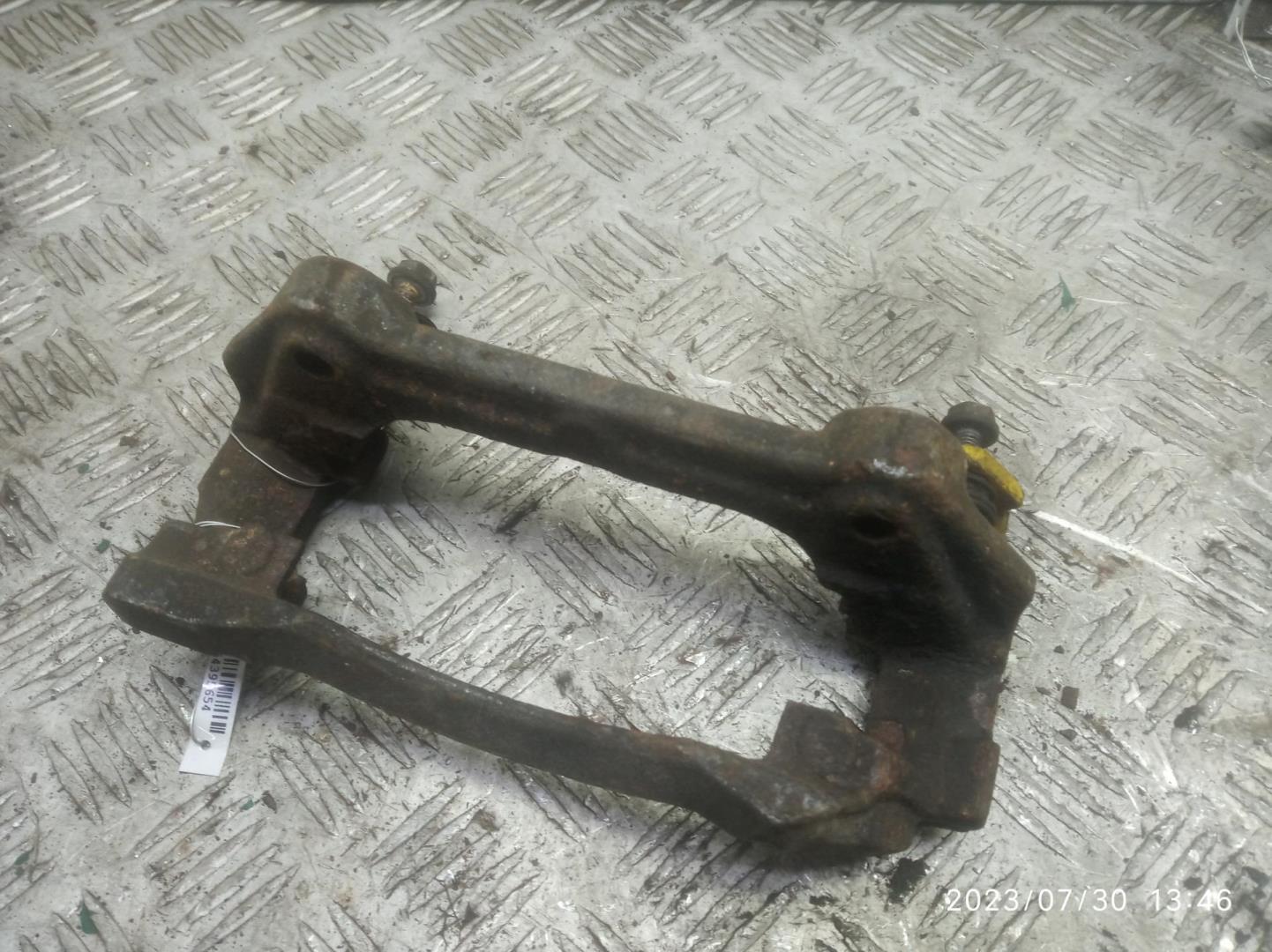 Скоба суппорта переднего