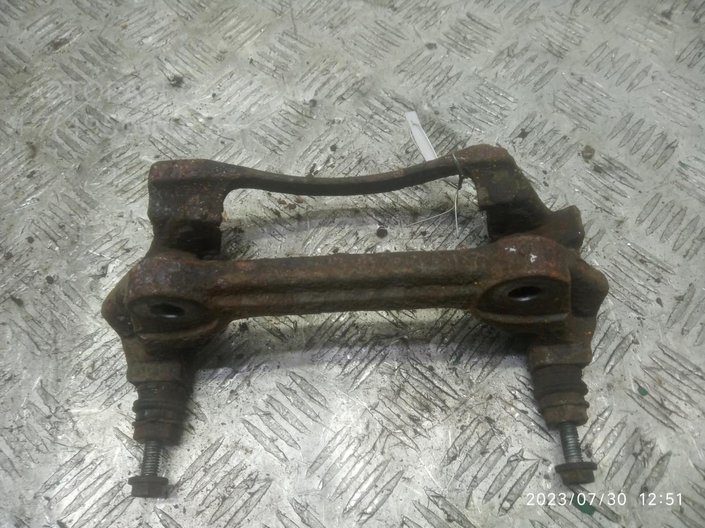 Скоба суппорта переднего