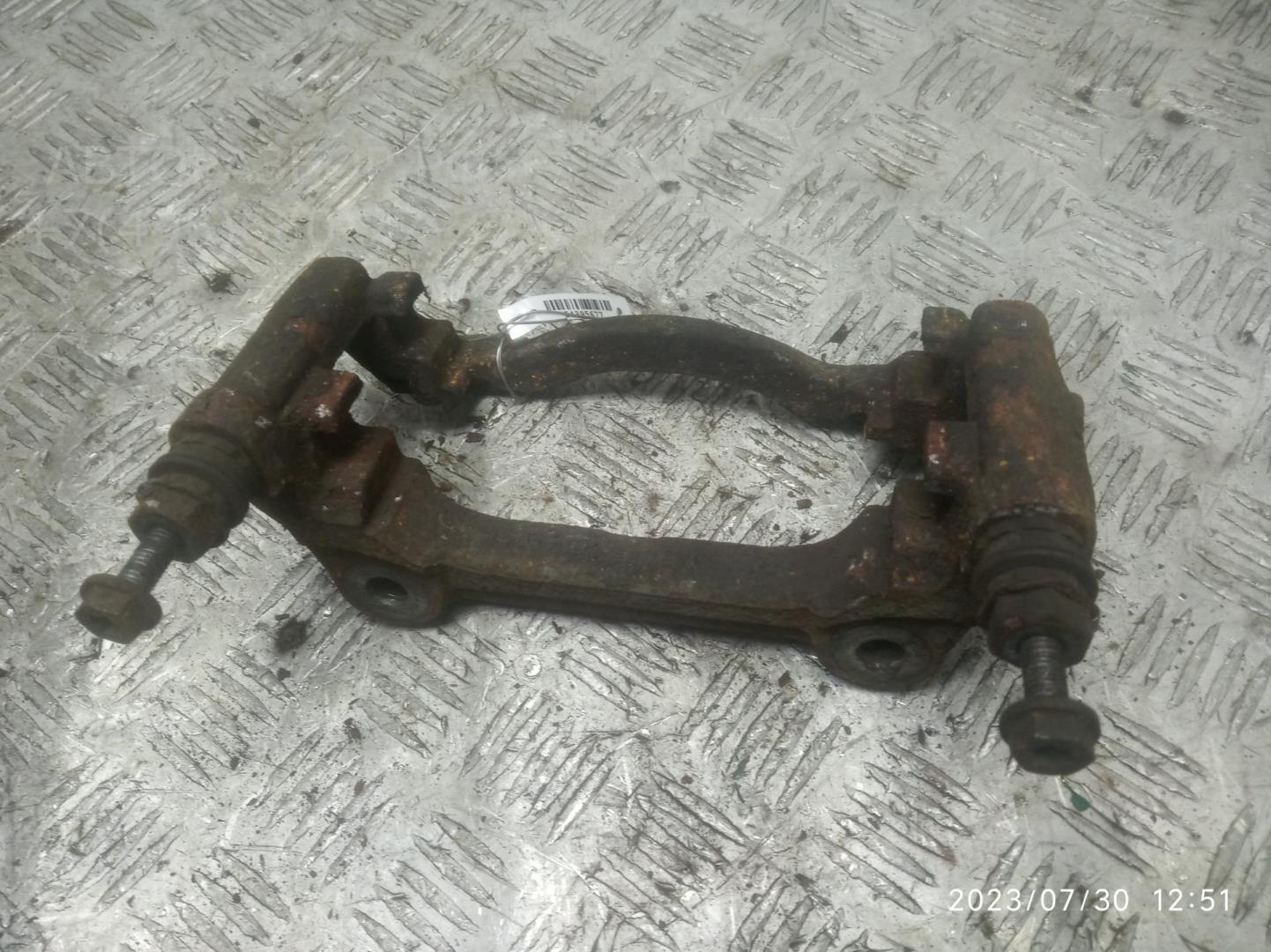 Скоба суппорта переднего