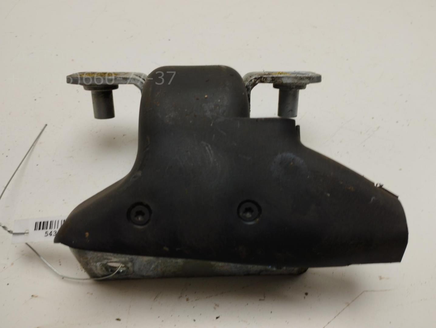 Петля крышки багажника