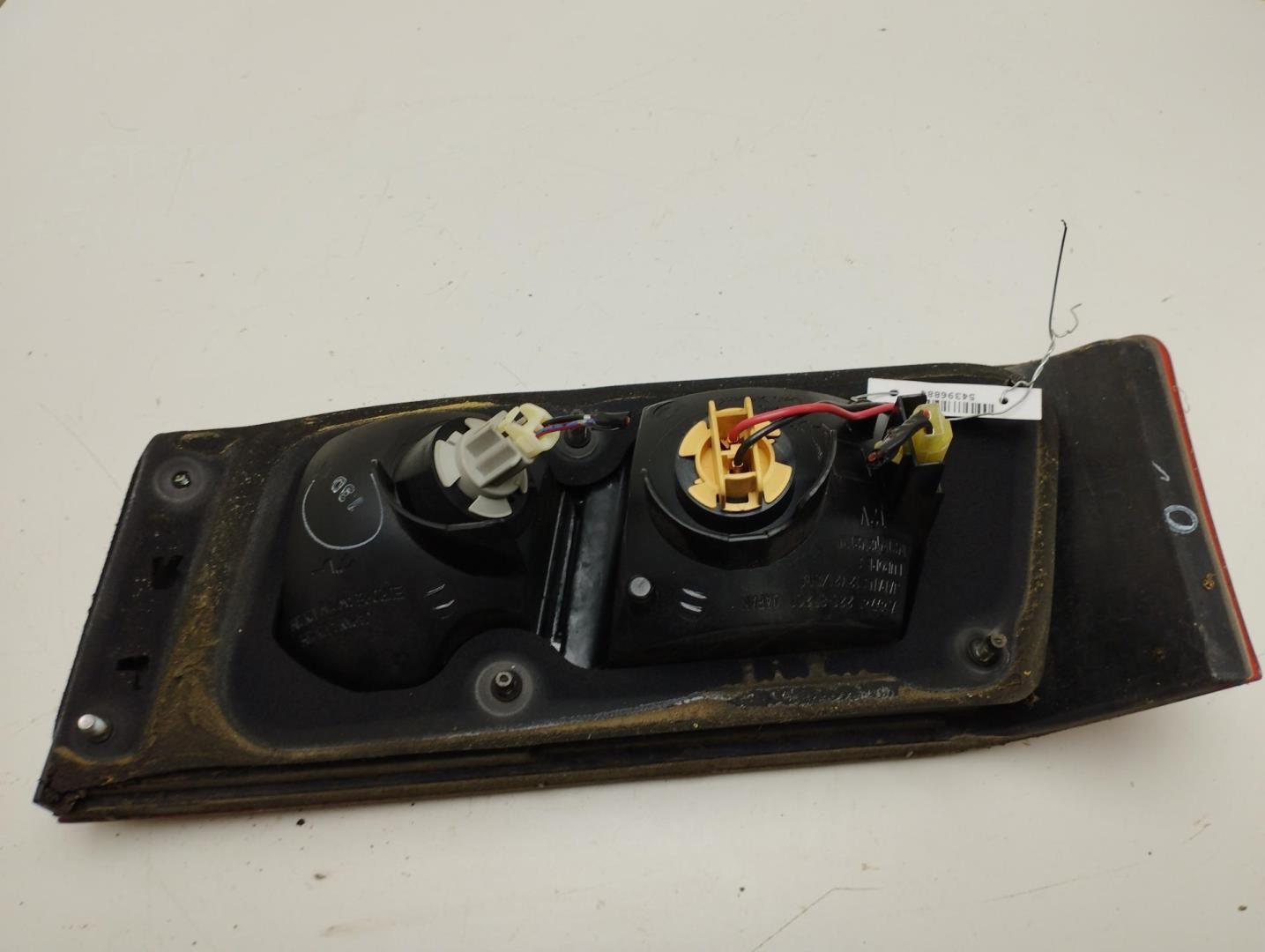 Фонарь задний внутренний левый