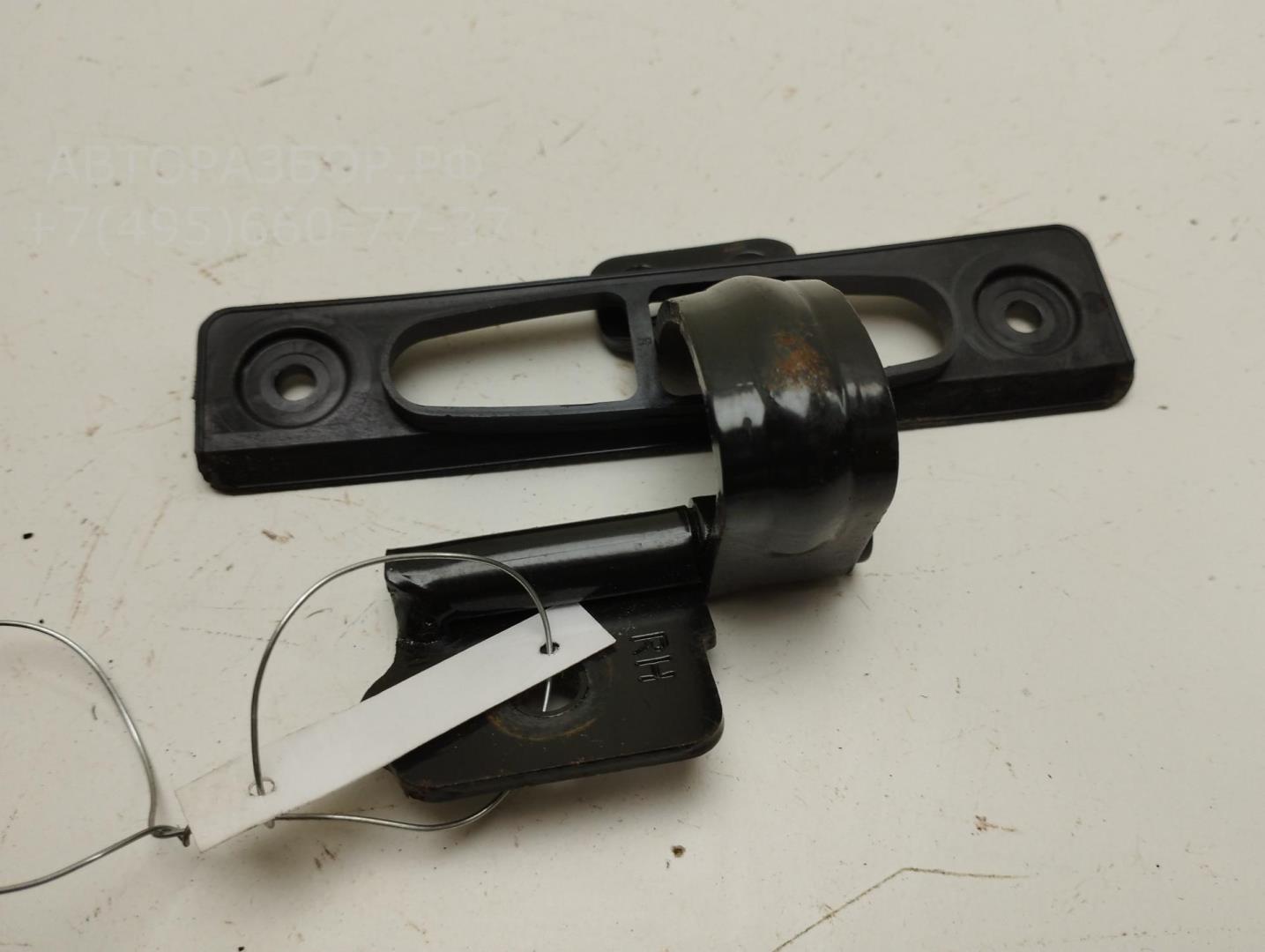 Петля крышки багажника