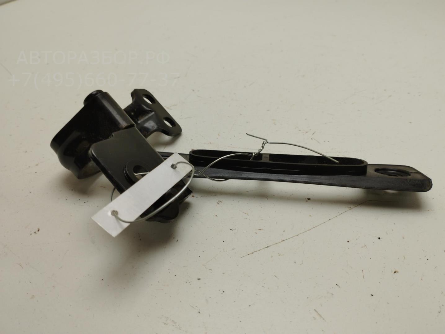 Петля крышки багажника