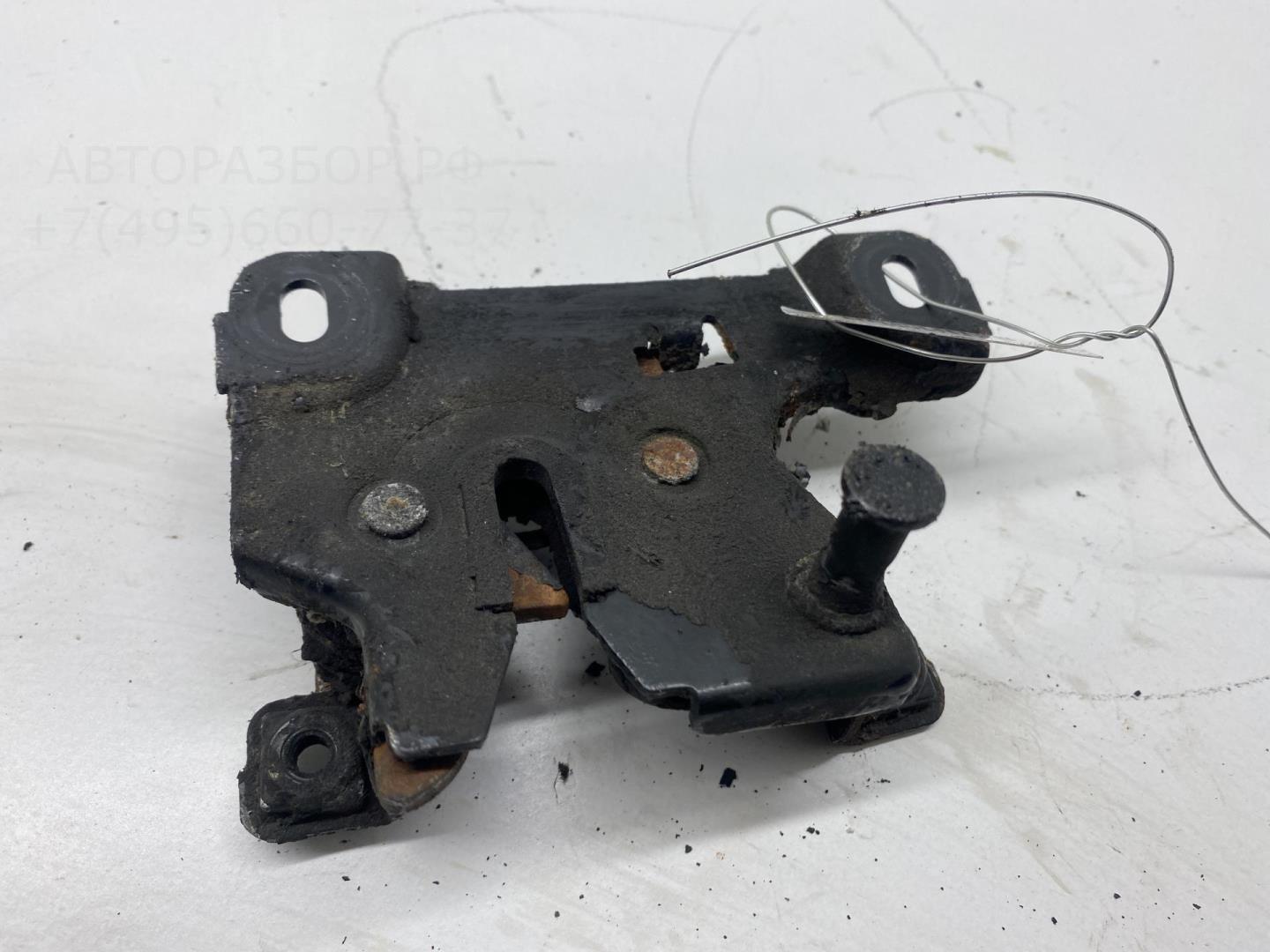 Замок капота