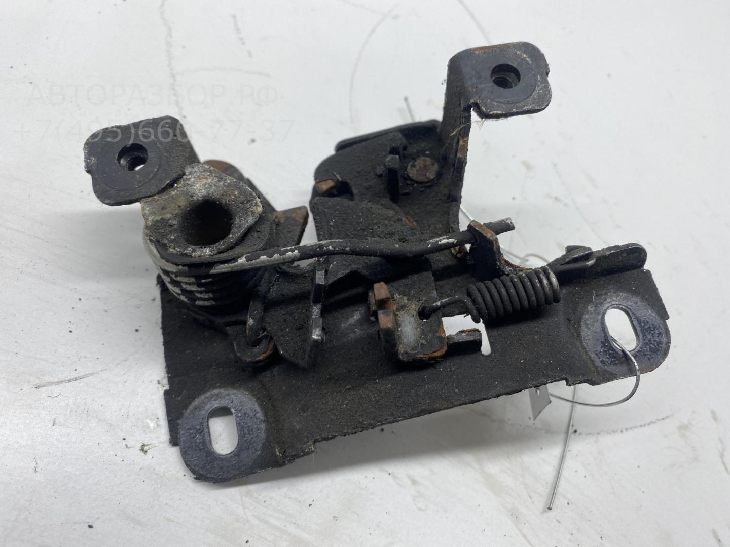 Замок капота