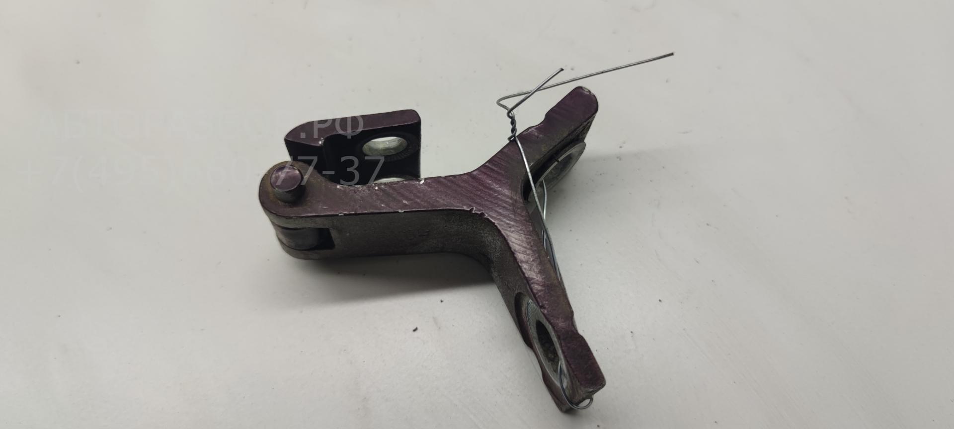 Петля двери