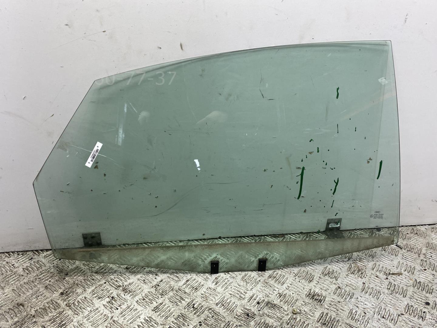 Стекло двери задней правой