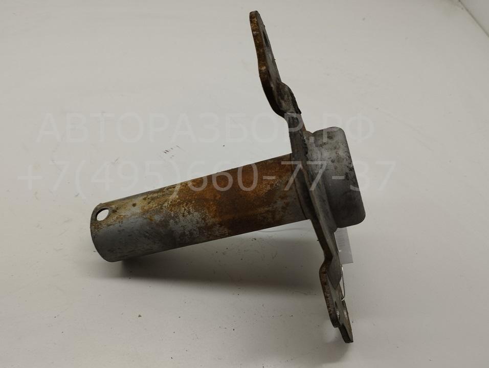 Кронштейн переднего бампера