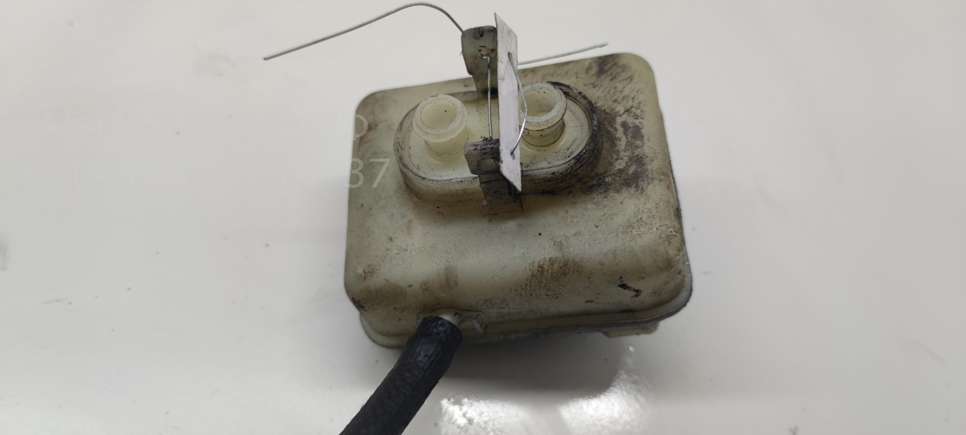 Бачок главного тормозного цилиндра