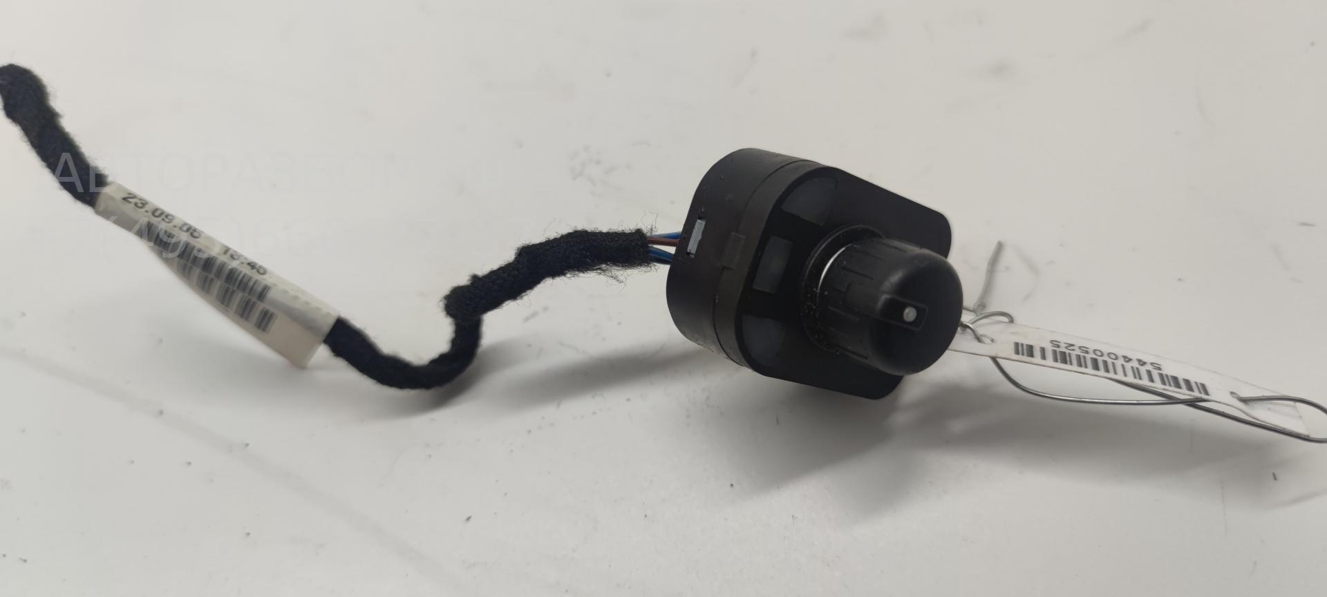 Кнопка регулировки зеркала