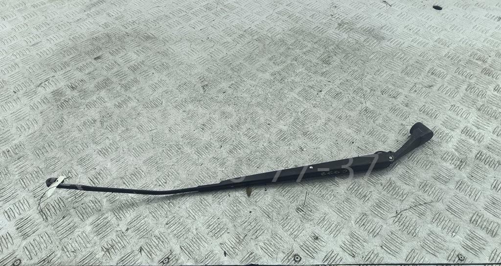 Поводок стеклоочистителя передний правый