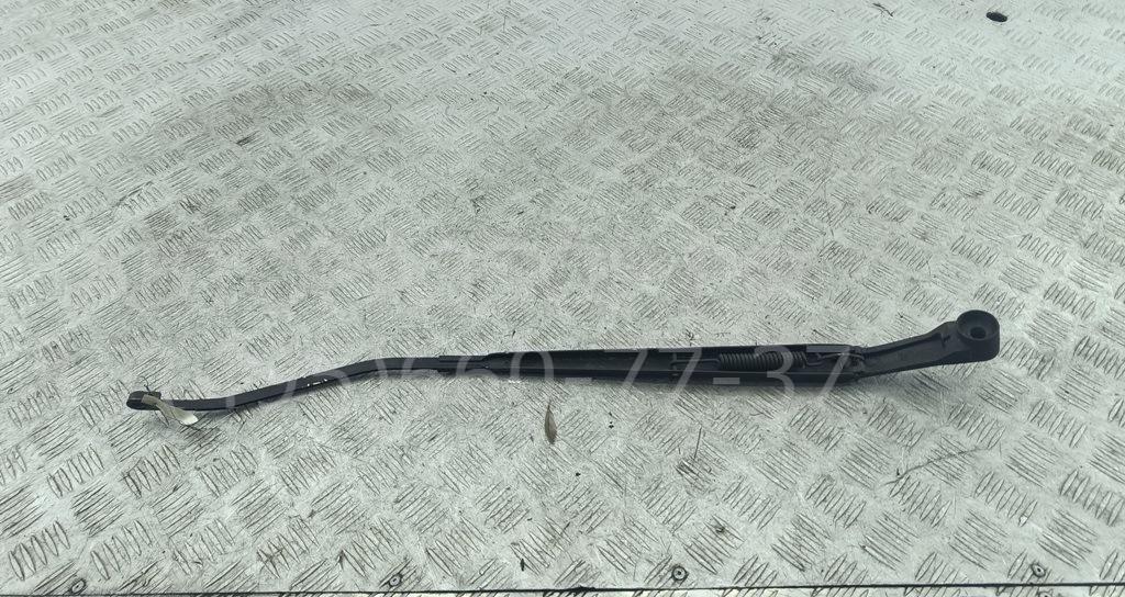 Поводок стеклоочистителя передний правый