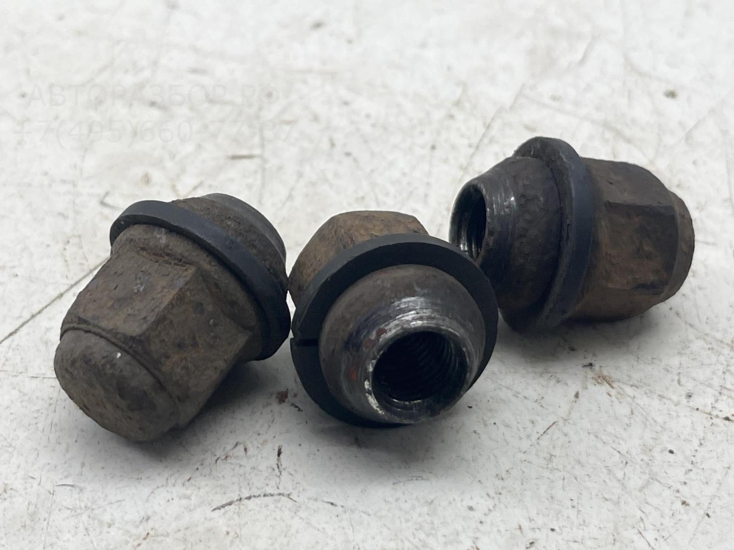 Болт колесный