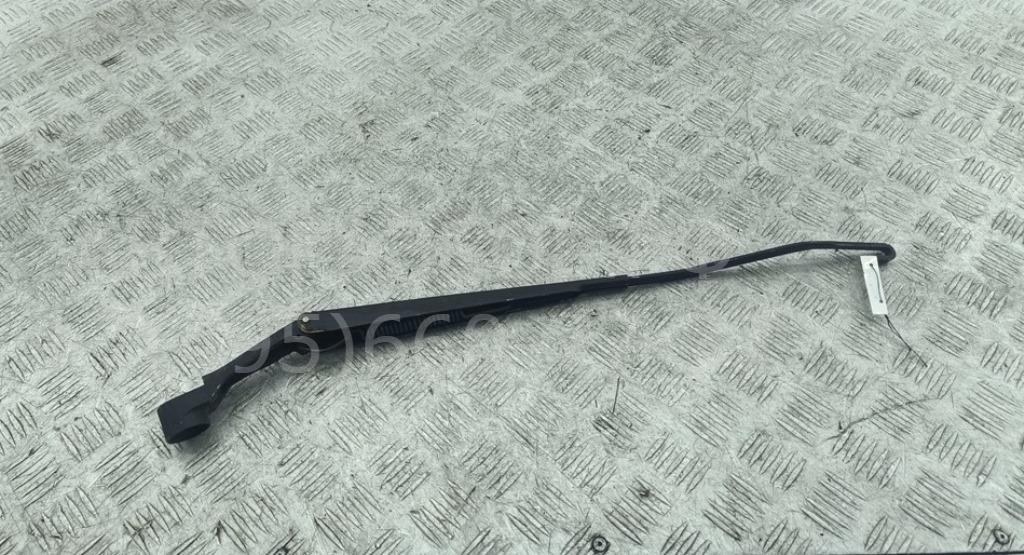 Поводок стеклоочистителя передний левый