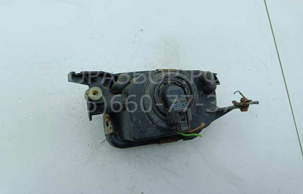 Фара противотуманная правая