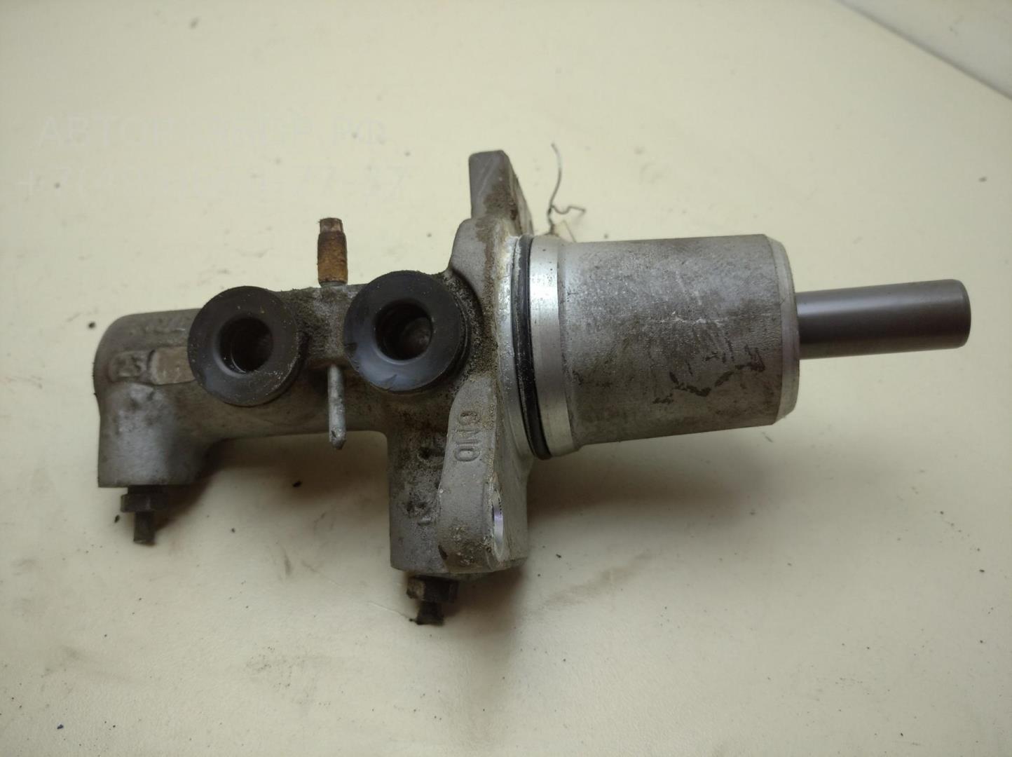 Цилиндр тормозной главный