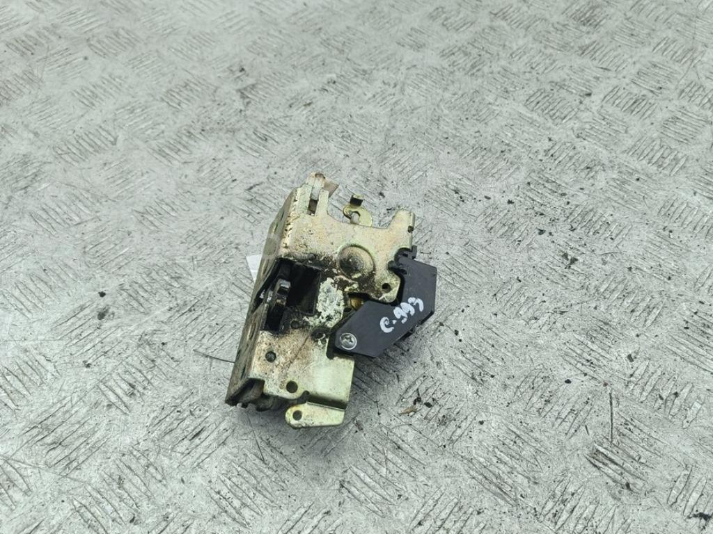 Замок двери передней правой