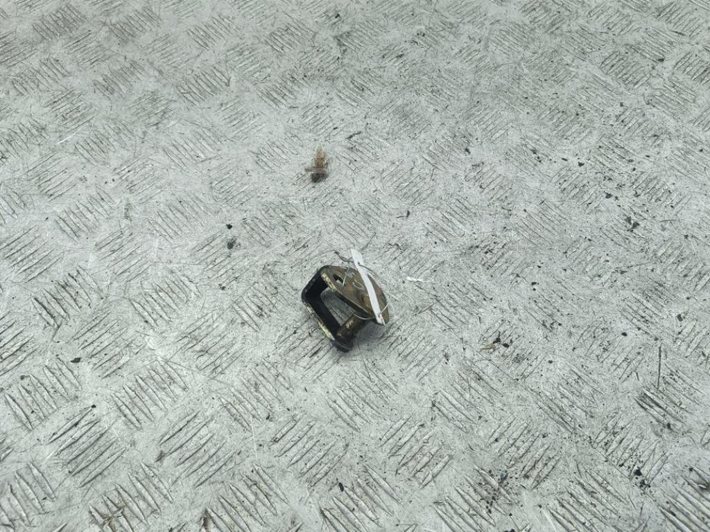 Ответная часть замка двери