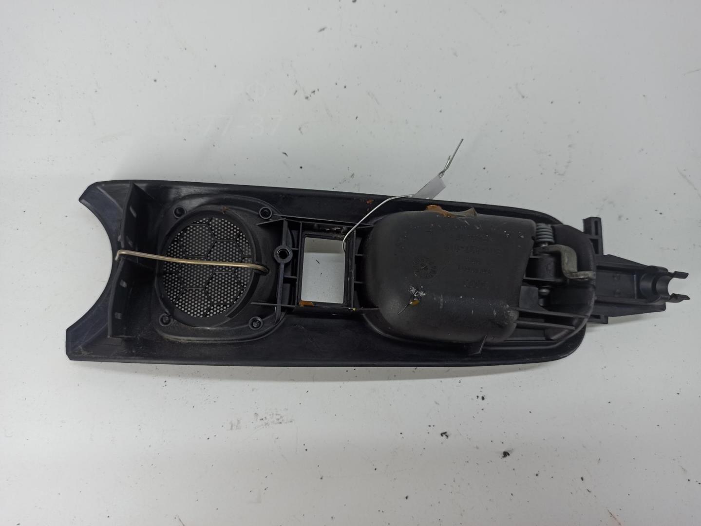 Ручка двери передней внутренняя левая