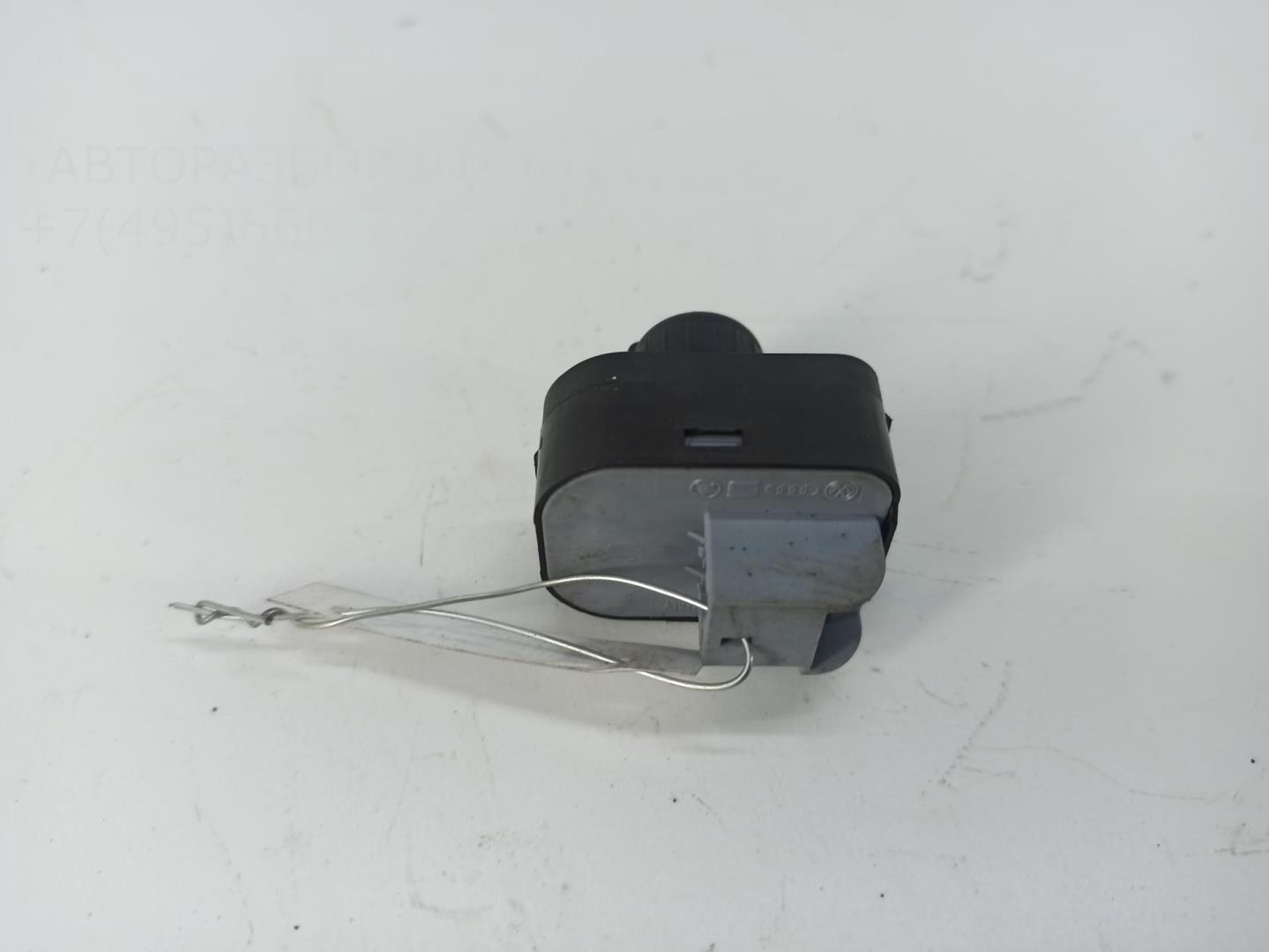 Кнопка регулировки зеркала