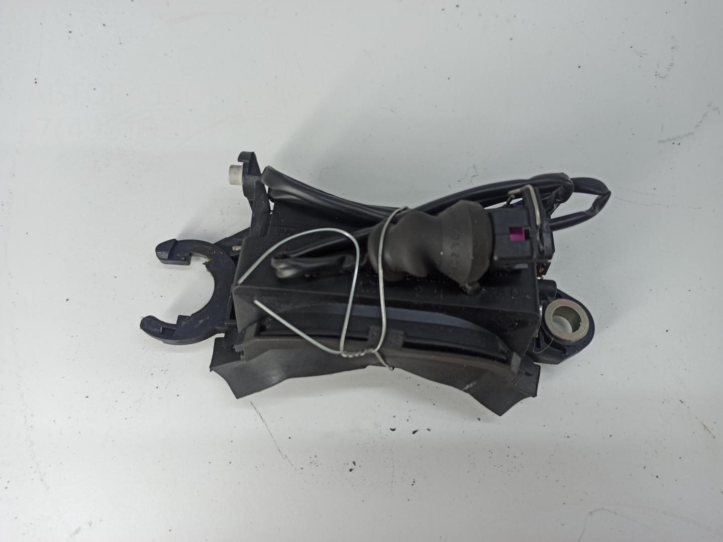 Ручка двери передней наружная левая