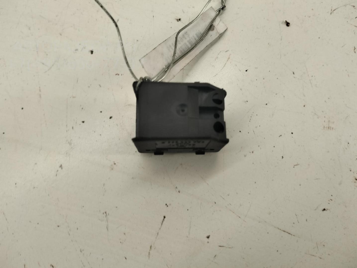 Кнопка стеклоподъемника