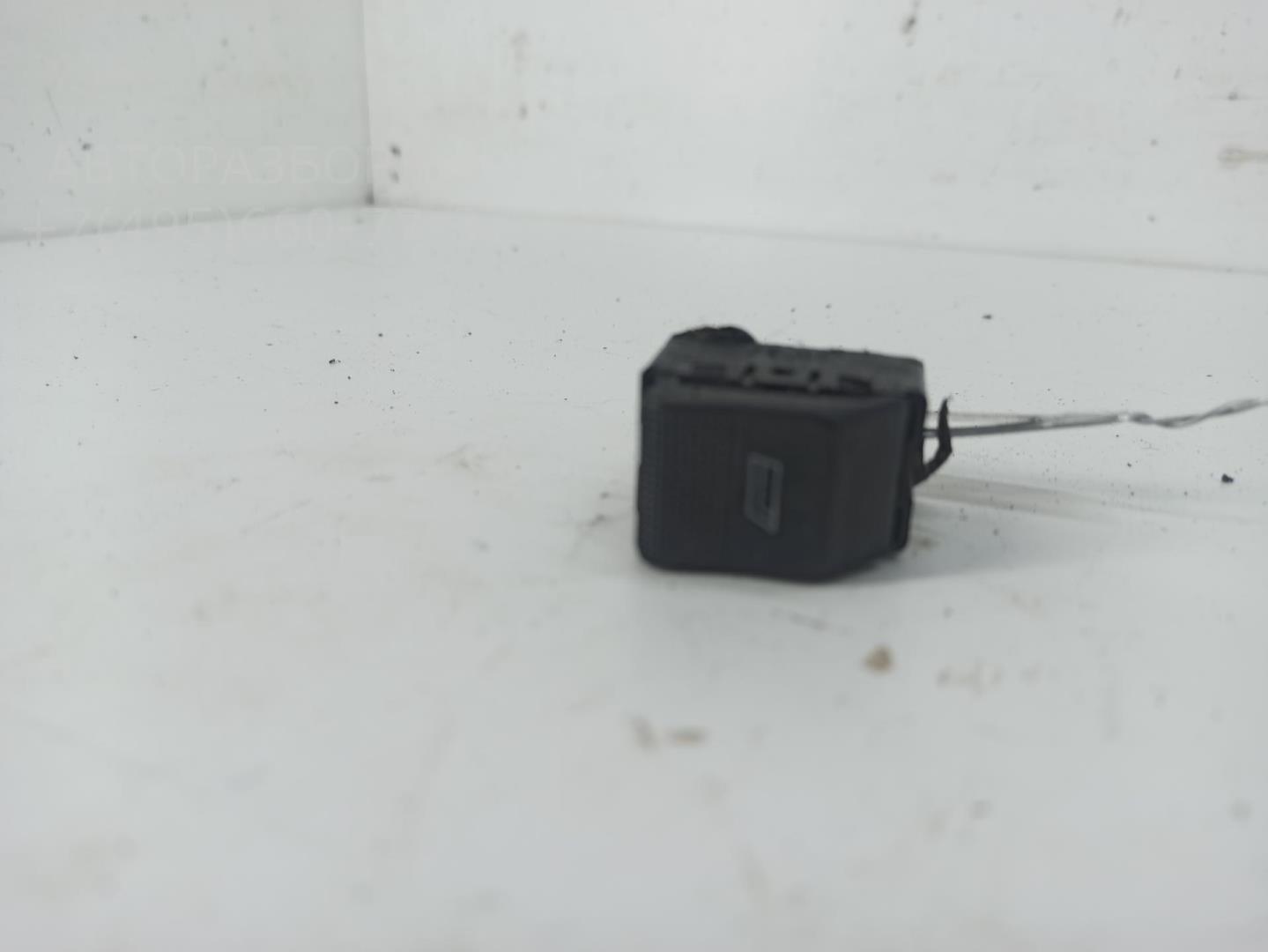 Кнопка стеклоподъемника