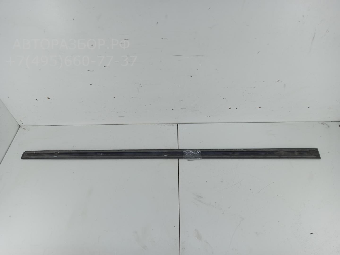 Накладка двери передней правой