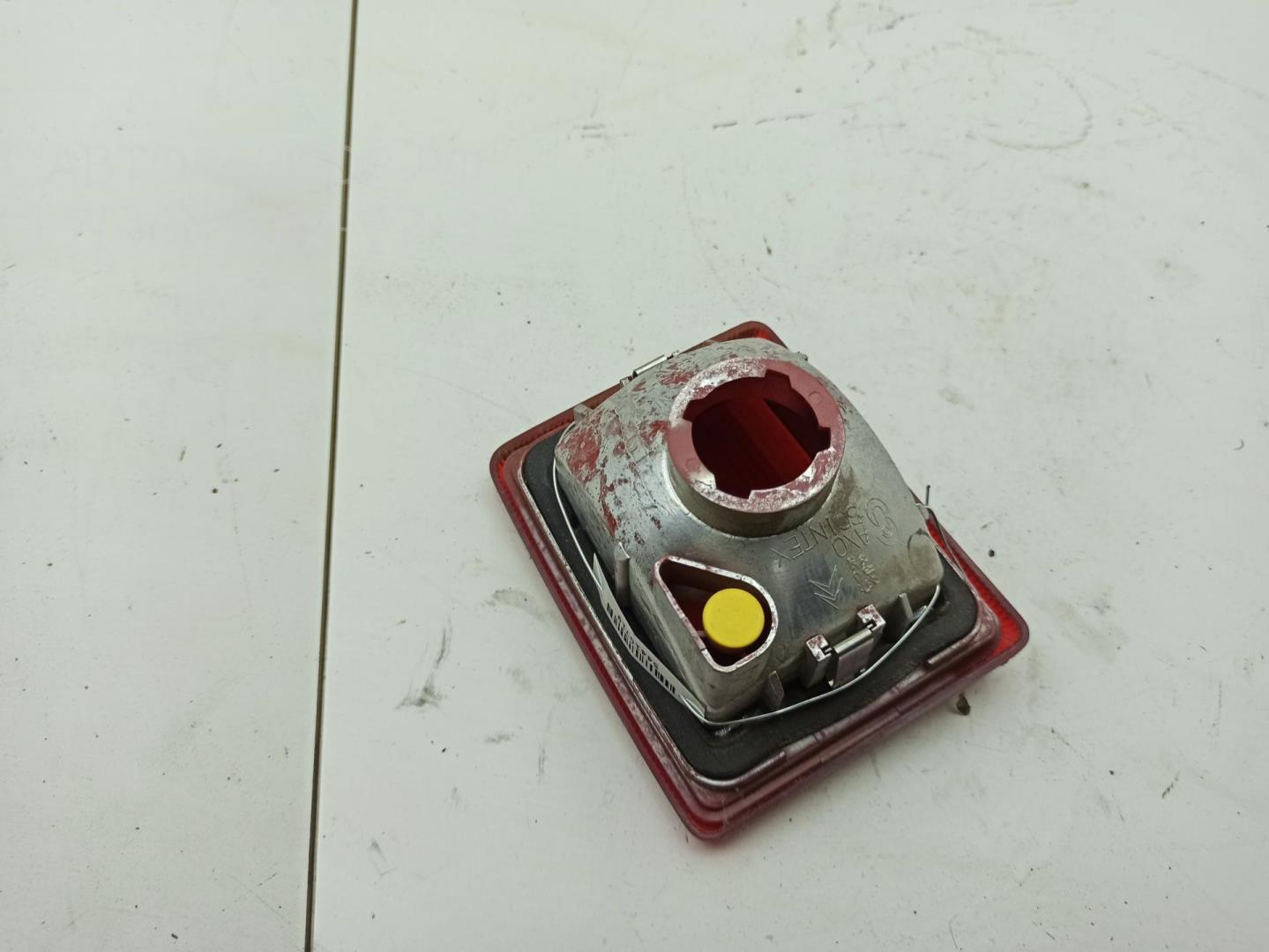 Фонарь задний внутренний левый