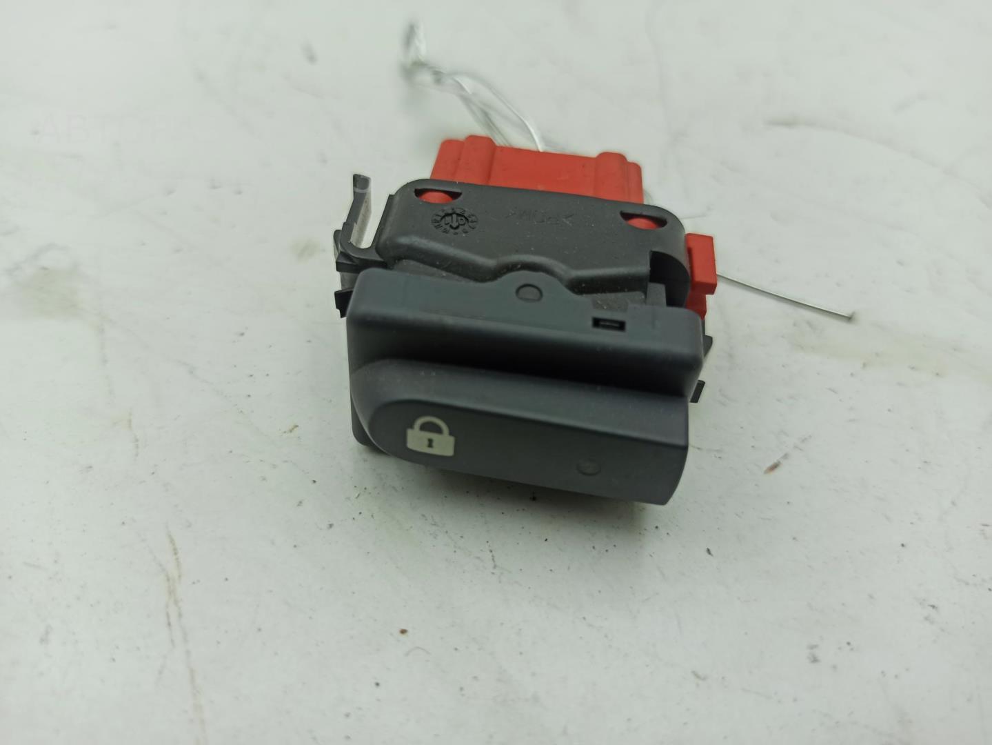 Кнопка центрального замка