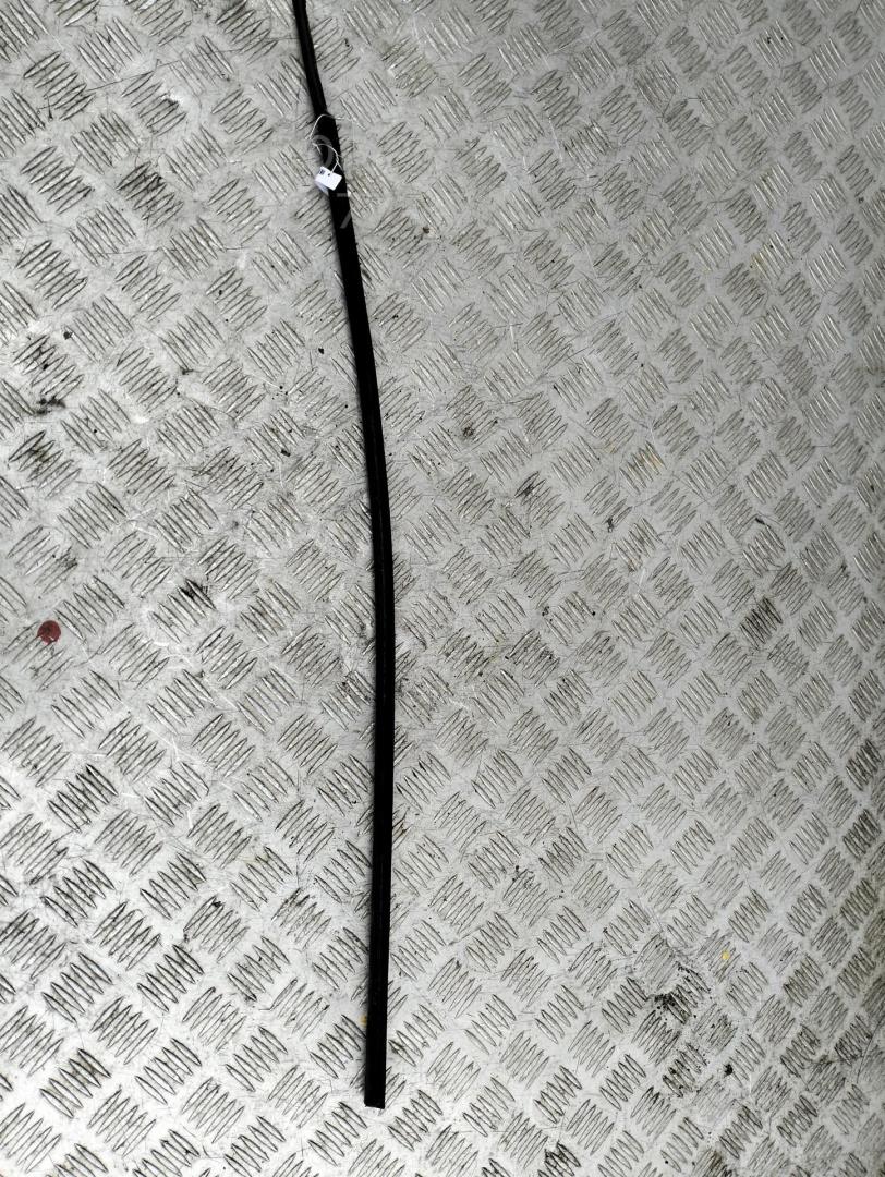 Накладка стекла переднего правого