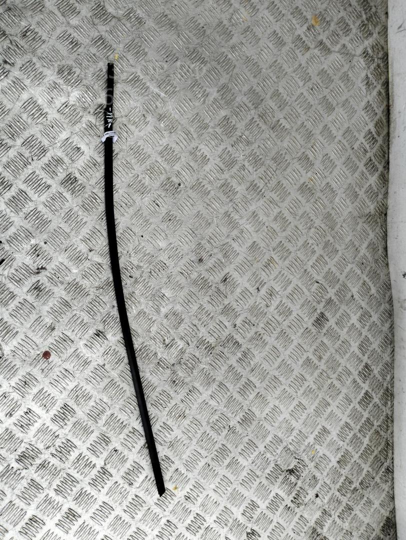 Накладка стекла переднего правого