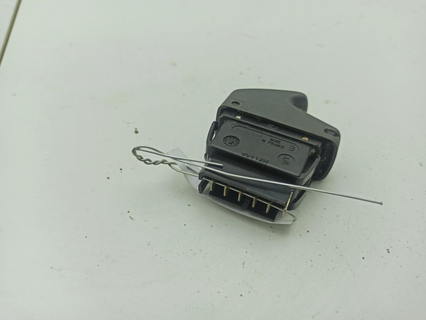 Кнопка стеклоподъемника