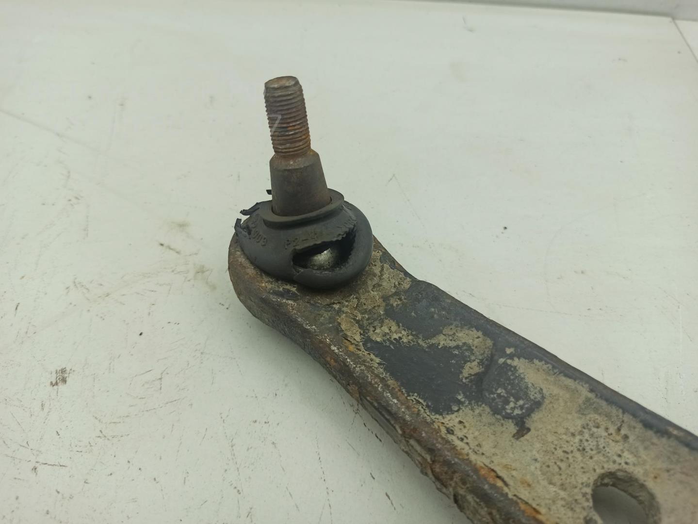 Рычаг передний правый