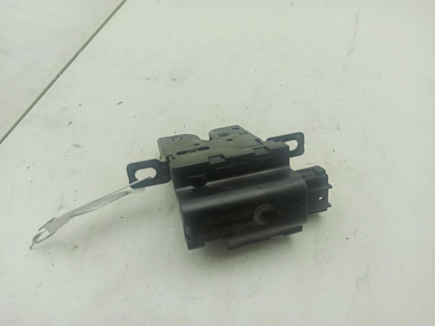 Замок багажника