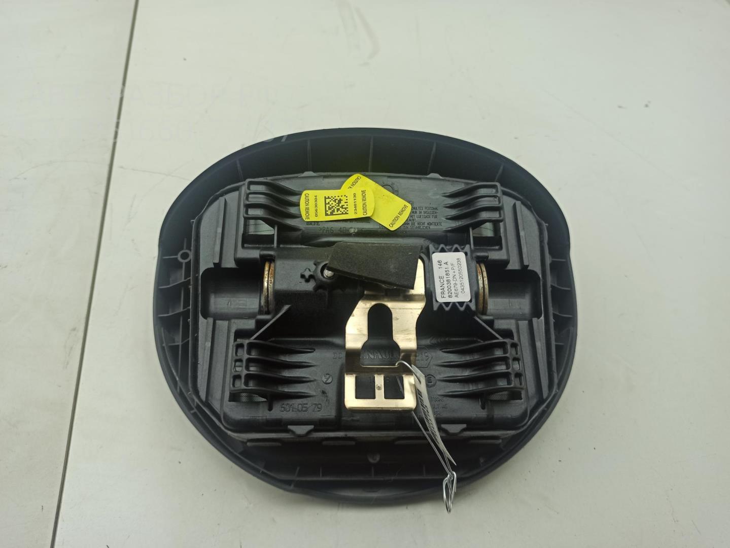 Подушка безопасности в рулевое колесо