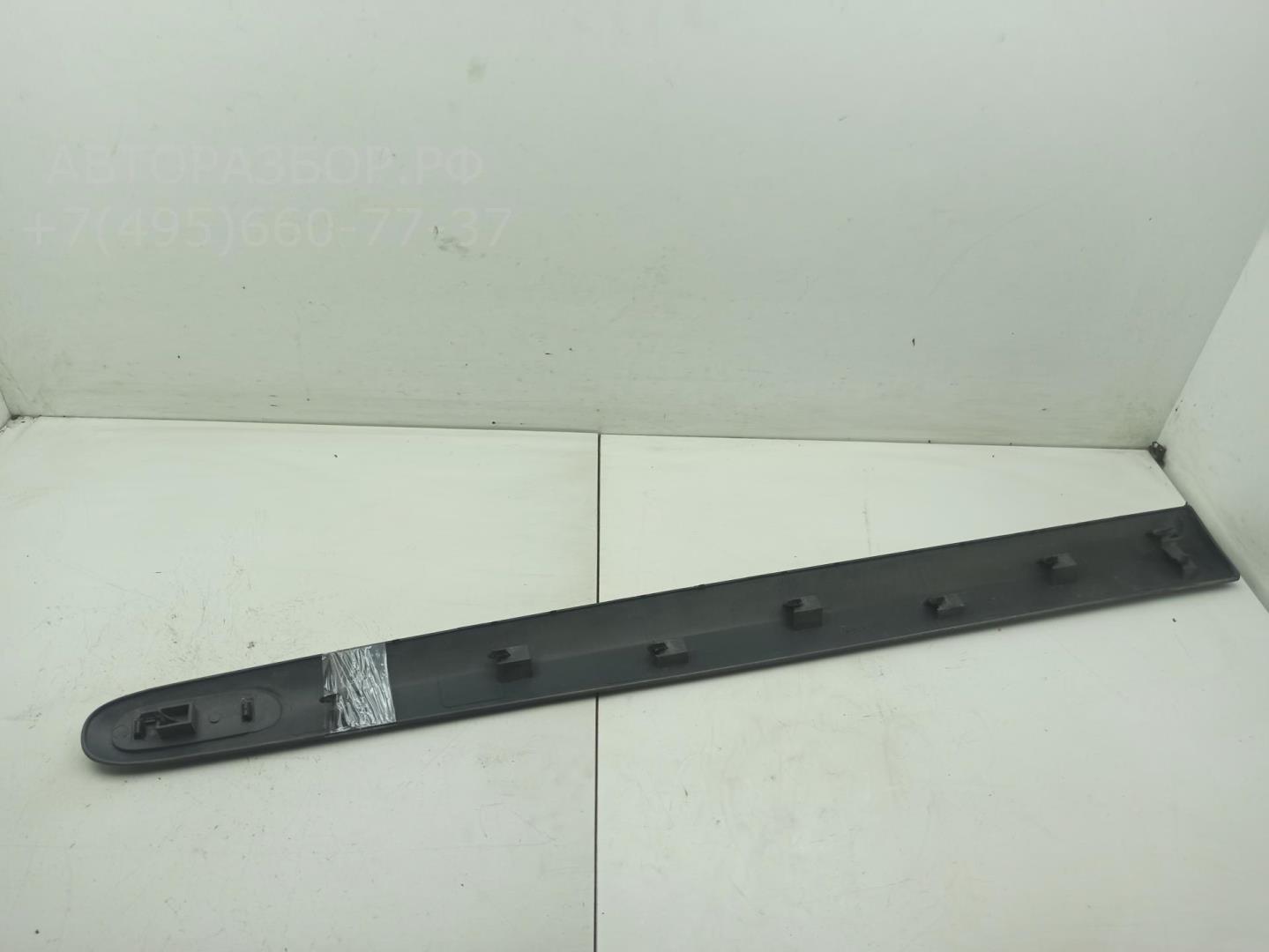 Молдинг двери передней левой
