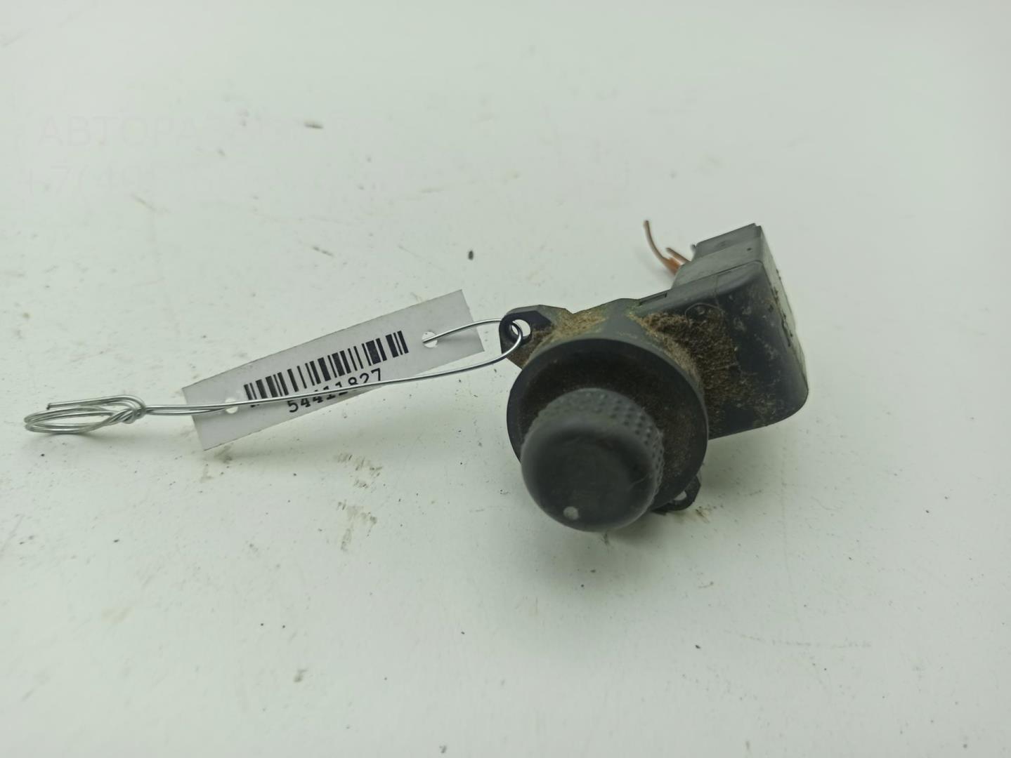 Кнопка регулировки зеркала